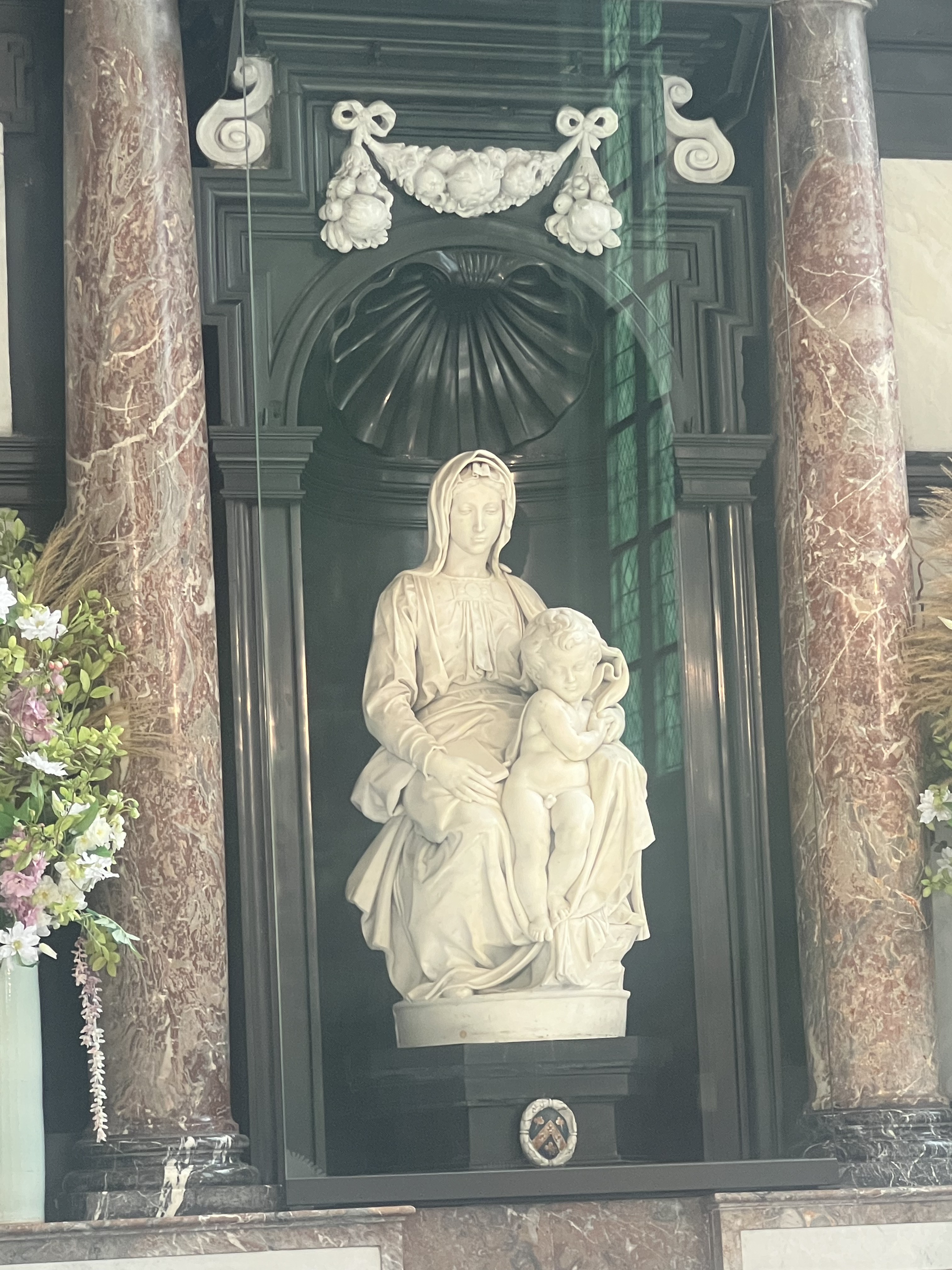 Michelangelo statue of Mary and Jesus