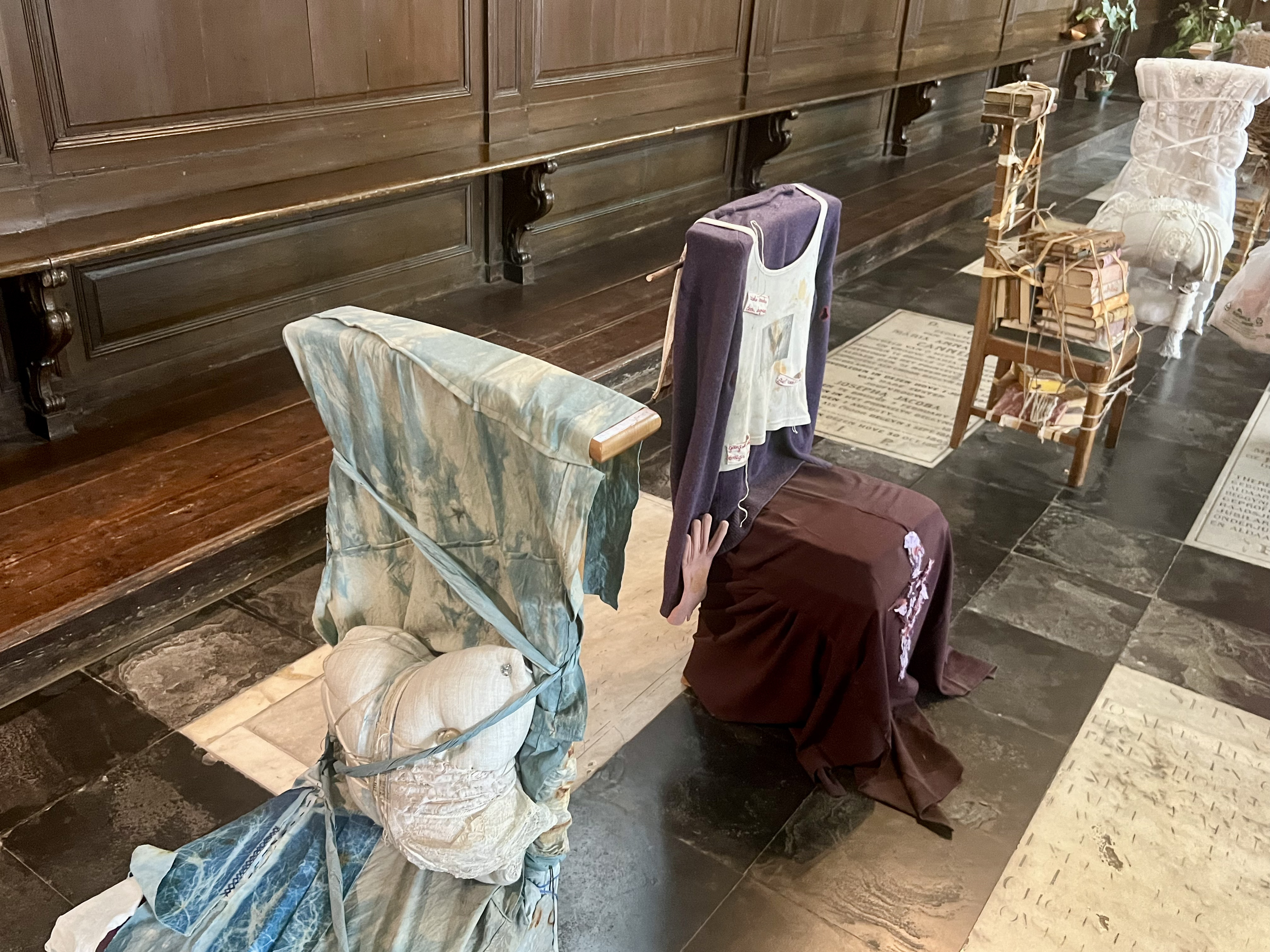 Chairs wrapped by the Beguines