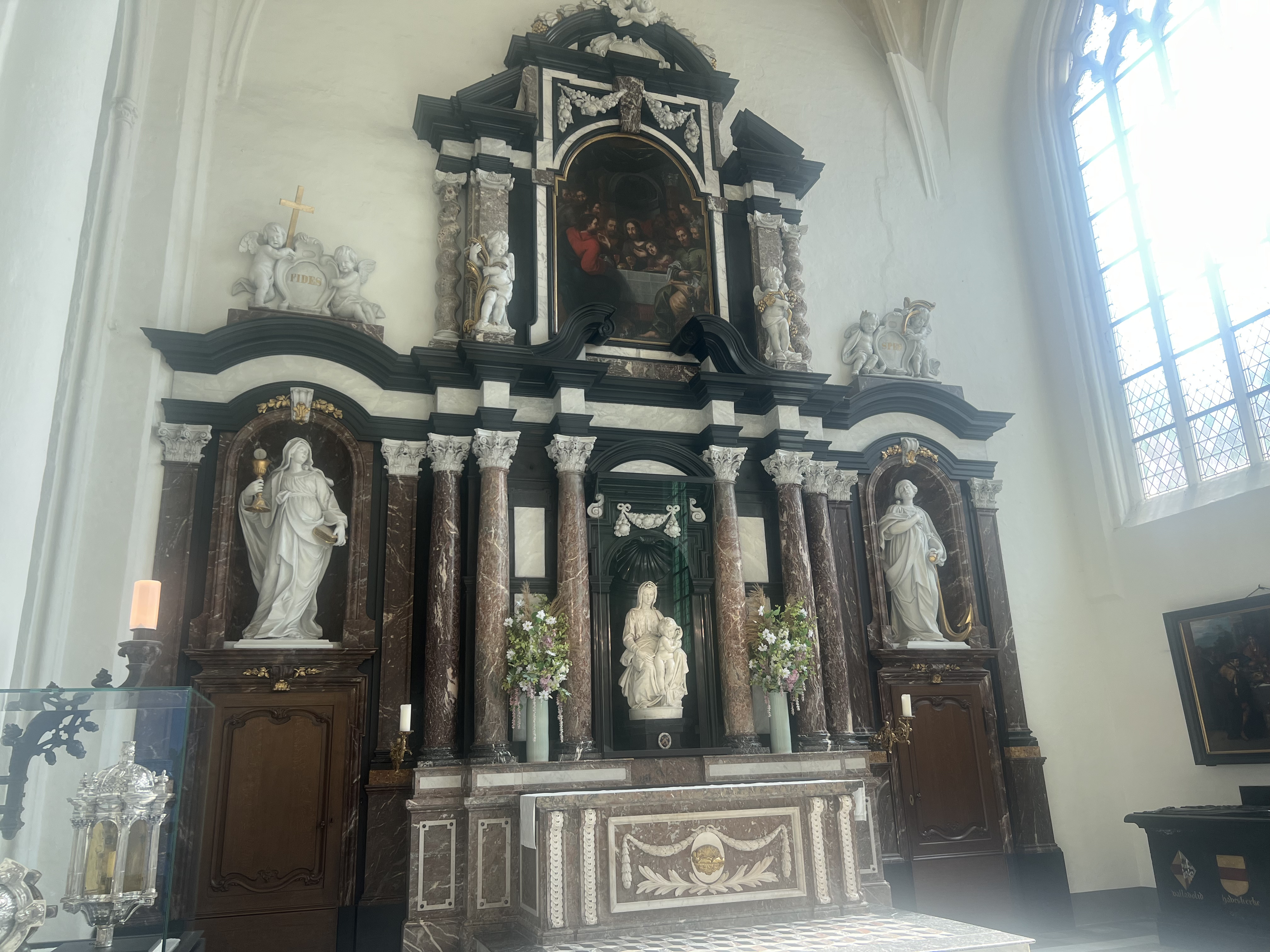 Michelangelo statue of Mary and Jesus