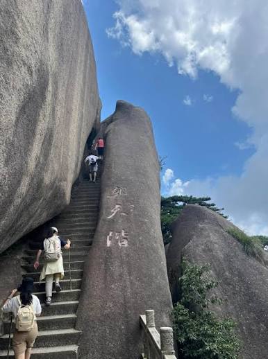Hundred-Step Cloud Ladder