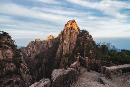 Shixin Peak