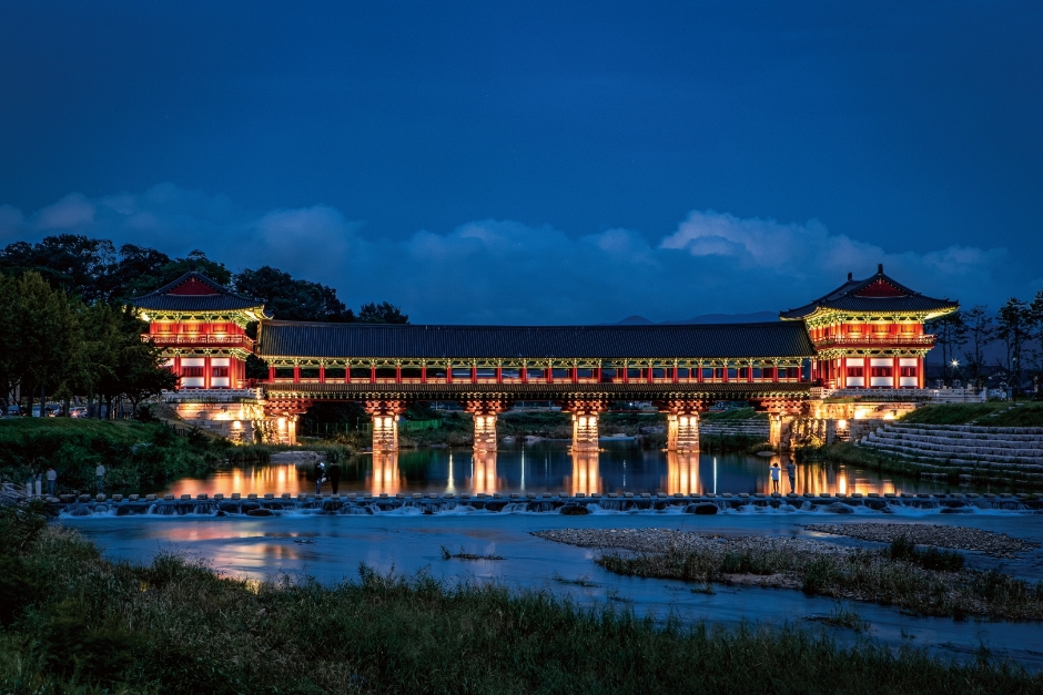 Woljeonggyo Bridge at night
