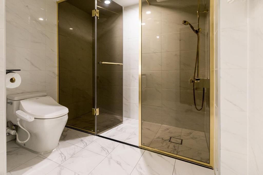 Casaloma Hotel Bathroom