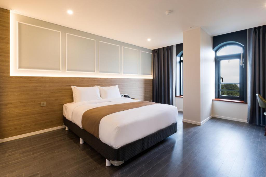 Casaloma Hotel Room